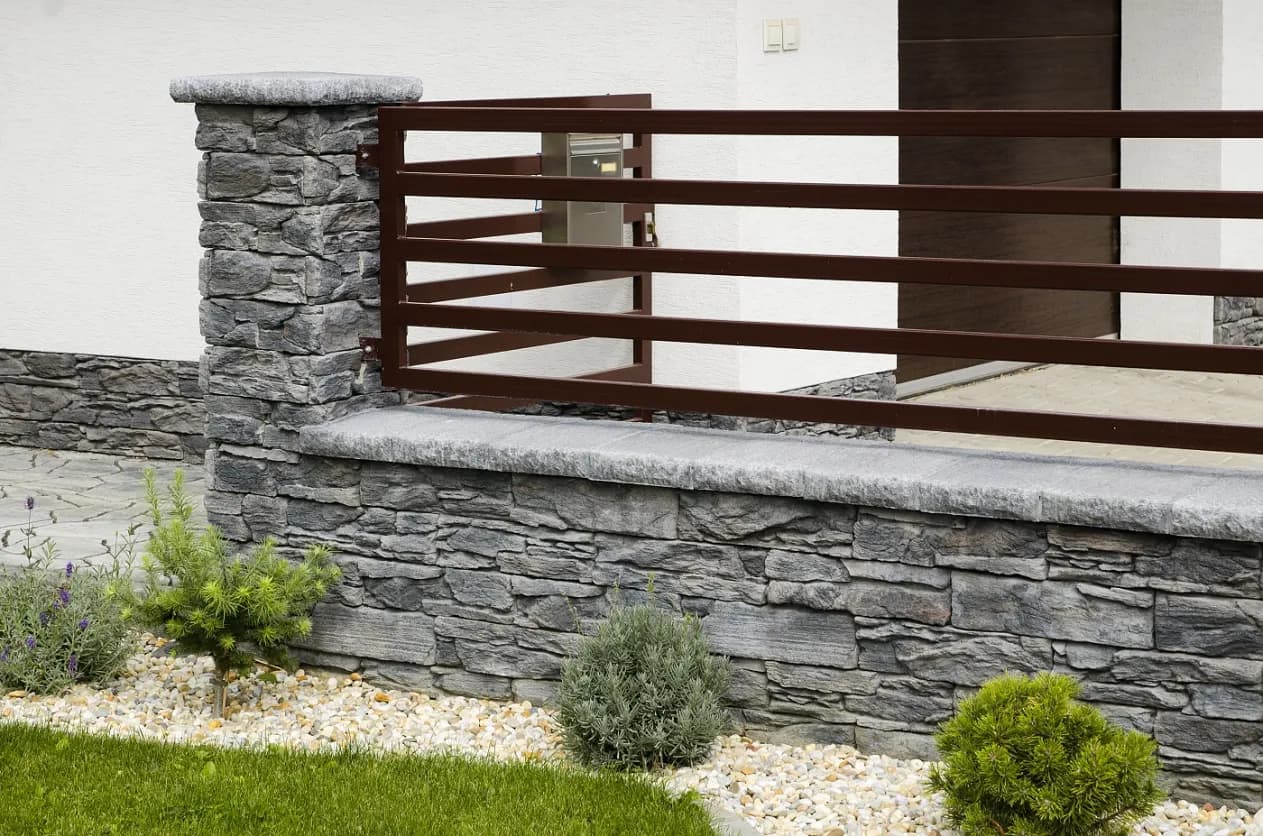 Skala zvrásnená antracit - krajovka