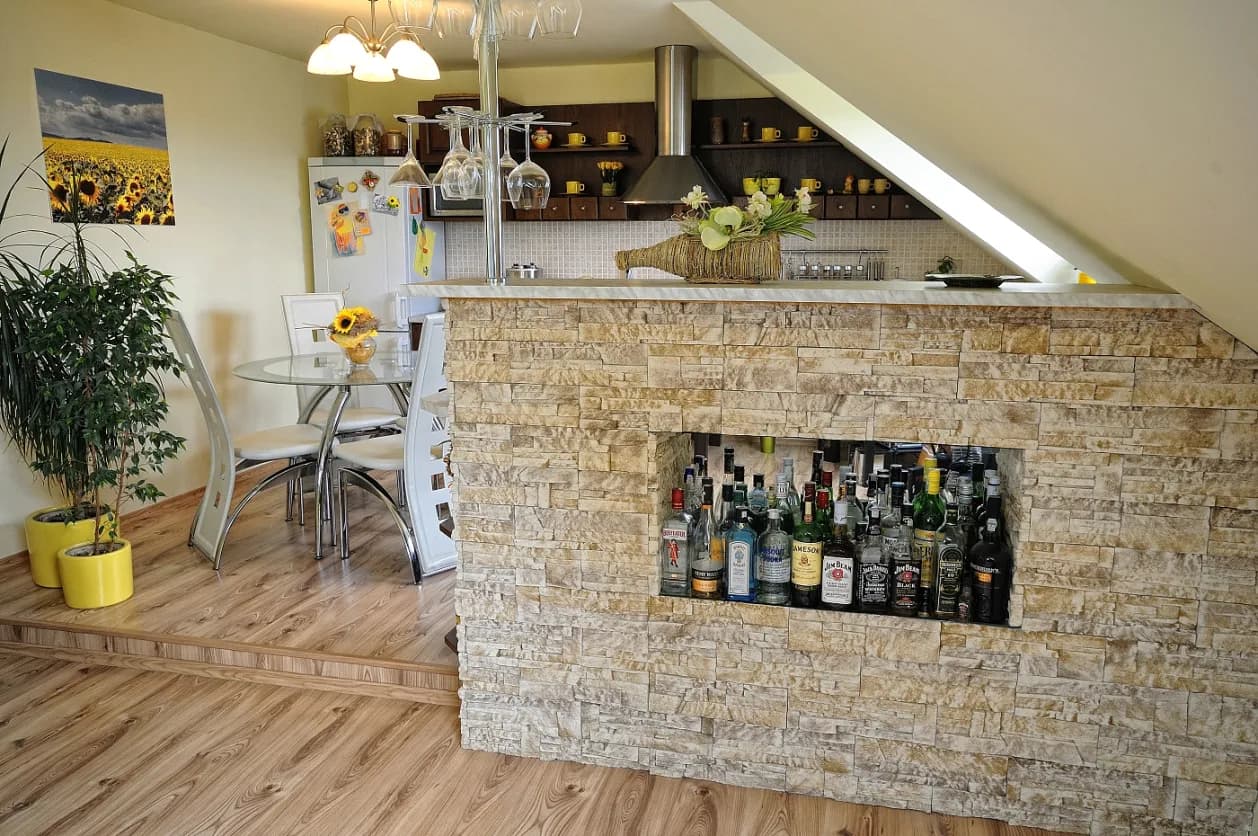 Kameň LÁMANÝ béžovohnedý- krajovka